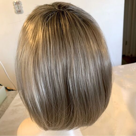 Wig Shaded Cappuccino Straight Bob NWOT Gorgeous - Picture 6 of 11
